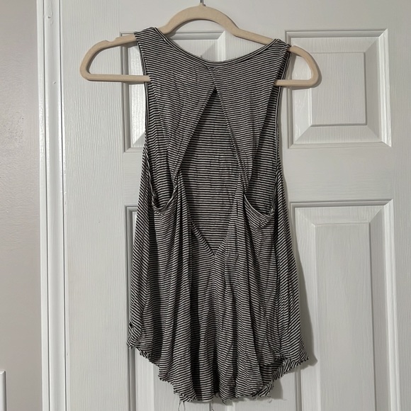 Black and white tank top - Picture 2 of 3